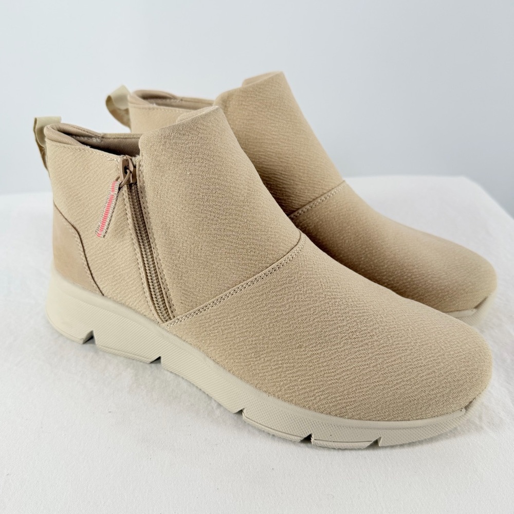 Ryka‎ Companion Ankle Bootie in Tan Size 8